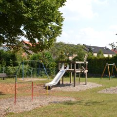 Spielplatz Klettergerüst, Schaukel, Sandkasten