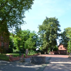 Kirchenvorplatz der Ev. Kirche