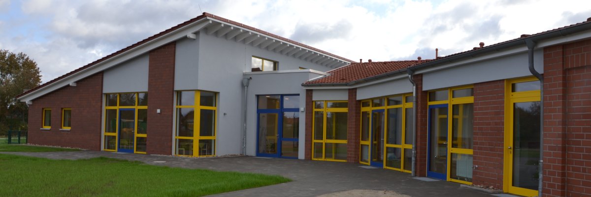 Kindertagesstätte  Kindertagesstätte Garten mit Sandkasten