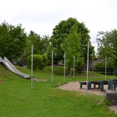 Garten Kita mit Rutsche und Wassermatschanlage