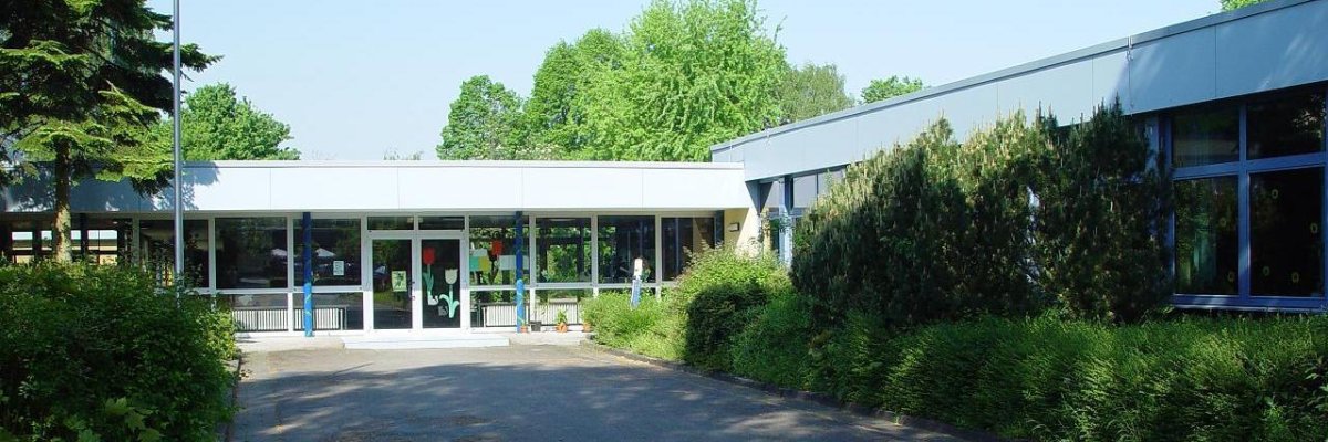 Eingang Grundschule Eingang zur Grundschule